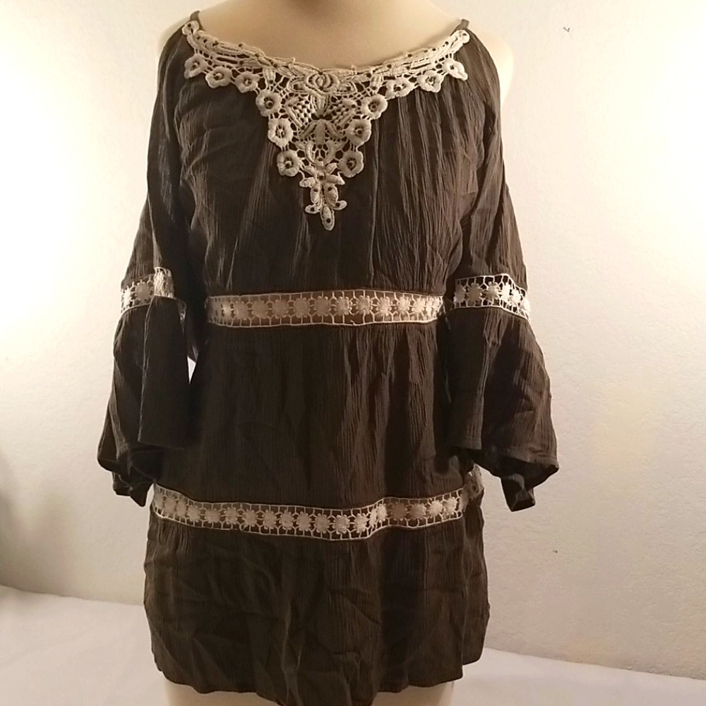 Cold shoulder gauze blouse size large